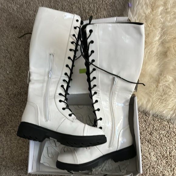 Source Unknown Shoes - White Patent Leather Boots nwt